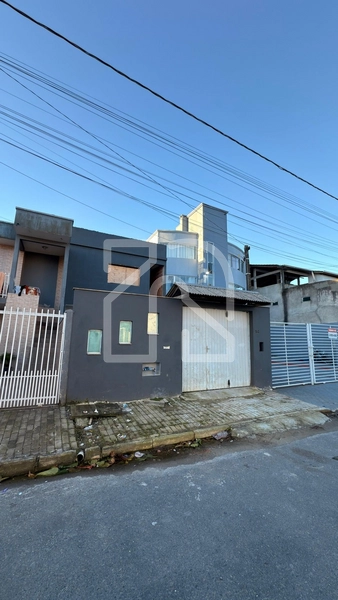ALUGA-SE CASA CENTRO CAMBORIU: 1ª foto da galeria de imagens do imóvel