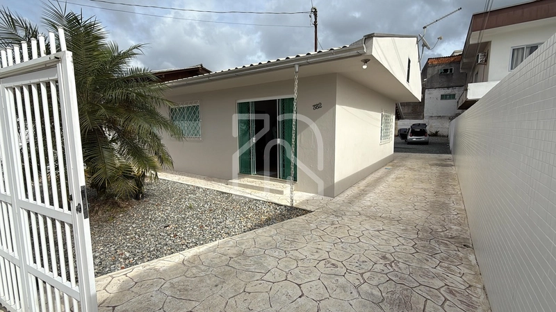 CASA MARAVILHOSA EM CAMBORIU SOZINHA NO TERRENO: 2ª foto da galeria de imagens do imóvel