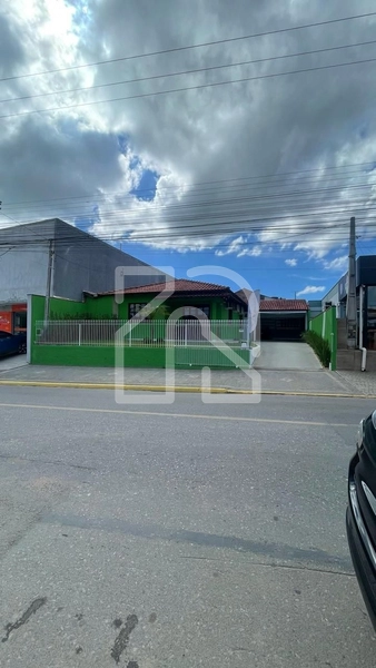 CASA PARA LOCAÇÃO ANUAL NO CENTRO DE CAMBORIÚ