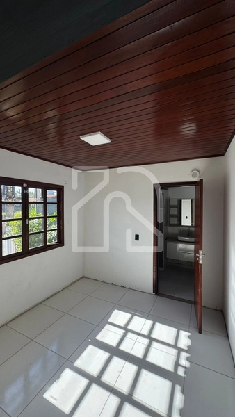 AMPLA CASA PARA LOCAÇÃO ANUAL NO CENTRO DE CAMBORIÚ: 3ª foto da galeria de imagens do imóvel