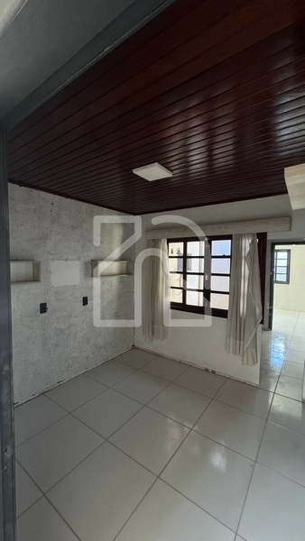 AMPLA CASA PARA LOCAÇÃO ANUAL NO CENTRO DE CAMBORIÚ: 2ª foto da galeria de imagens do imóvel