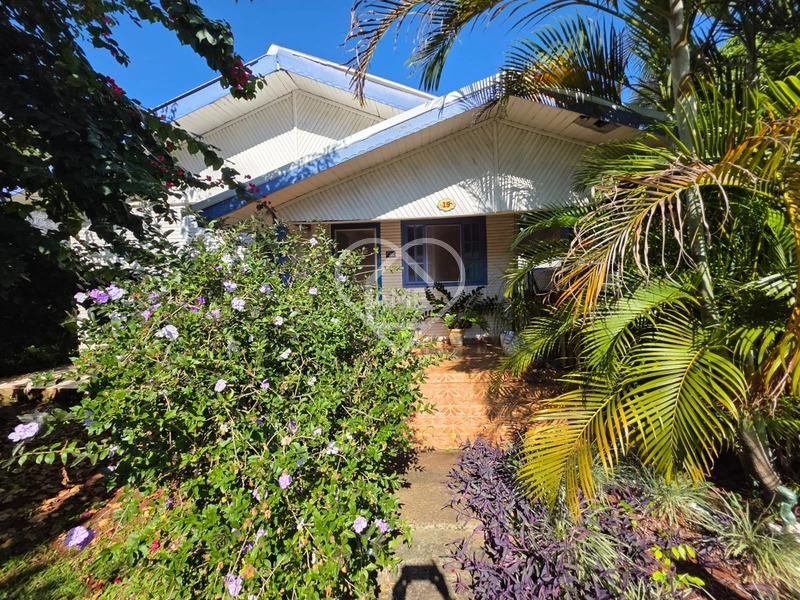Casa charmosa em condomínio fechado com clima de chácara: 2ª foto da galeria de imagens do imóvel