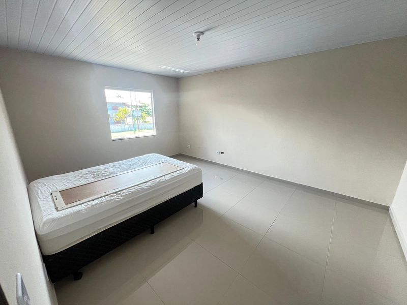 Casa à venda com piscina a poucos metros da praia!: 10ª foto da galeria de imagens do imóvel