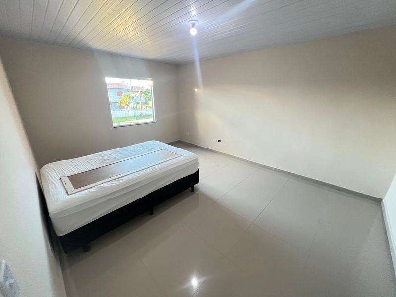 Casa à venda com piscina a poucos metros da praia!: 9ª foto da galeria de imagens do imóvel
