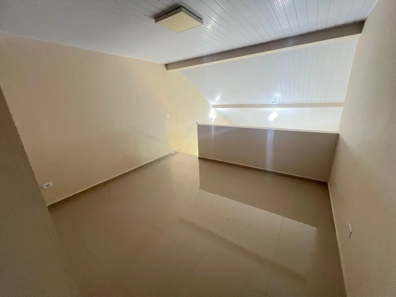 Casa à venda com piscina a poucos metros da praia!: 8ª foto da galeria de imagens do imóvel