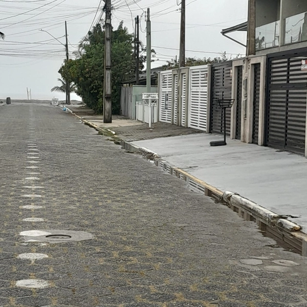 Seu Refúgio à Beira-Mar: Sobrado à Venda em Matinhos-PR!: 2ª foto da galeria de imagens do imóvel