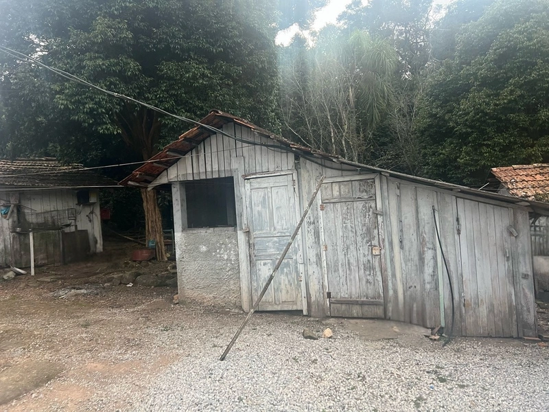 Chácara com 129.000m², água mineral e natureza em Bateias!: 6ª foto da galeria de imagens do imóvel