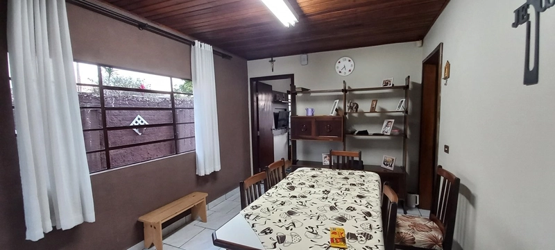 Casa com Amplo Terreno de esquina e Potencial Comercial Campo Largo!: 6ª foto da galeria de imagens do imóvel