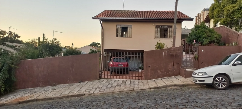 Casa com Amplo Terreno de esquina e Potencial Comercial Campo Largo!: 1ª foto da galeria de imagens do imóvel