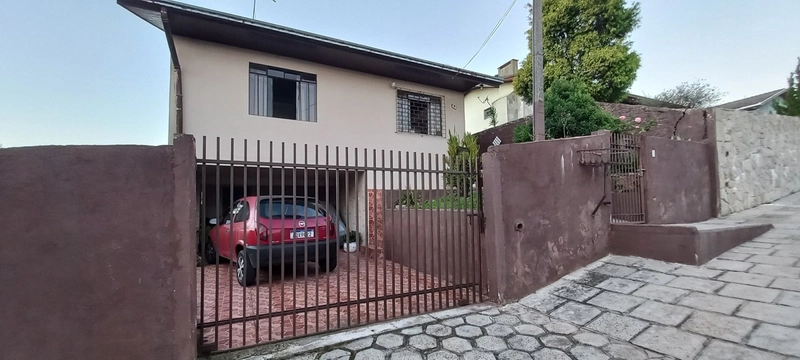 Casa com Amplo Terreno de esquina e Potencial Comercial Campo Largo!: 3ª foto da galeria de imagens do imóvel