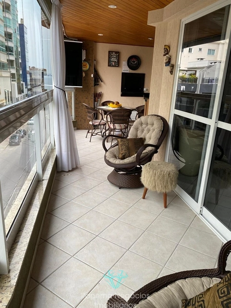 Apartamento 3 Dormitórios, sendo 1 suíte - Mobiliado - Quadra mar: 12ª foto da galeria de imagens do imóvel