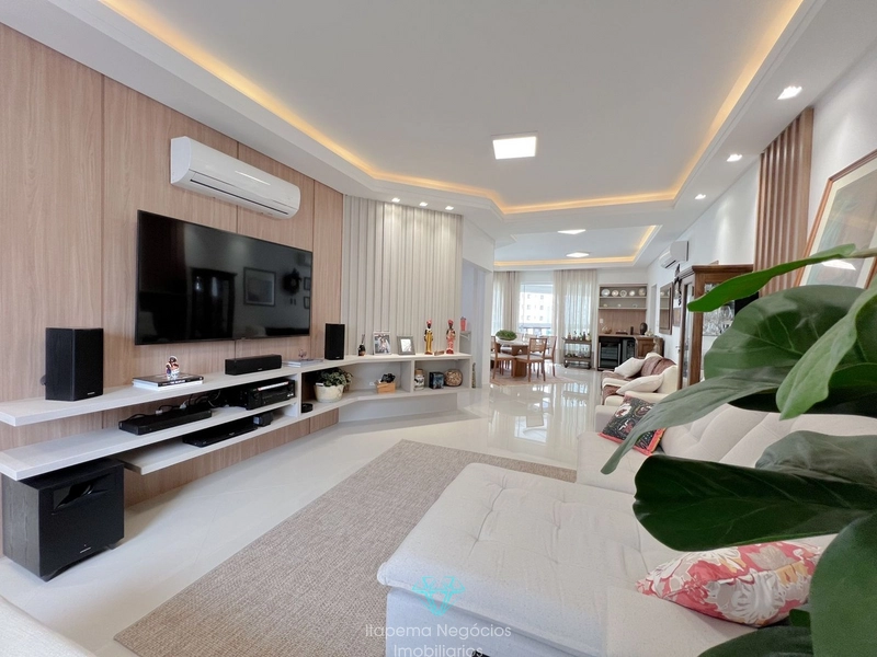 Apartamento com 3 suítes 2 vagas - Quadra mar, mobiliado e decorado.: 2ª foto da galeria de imagens do imóvel