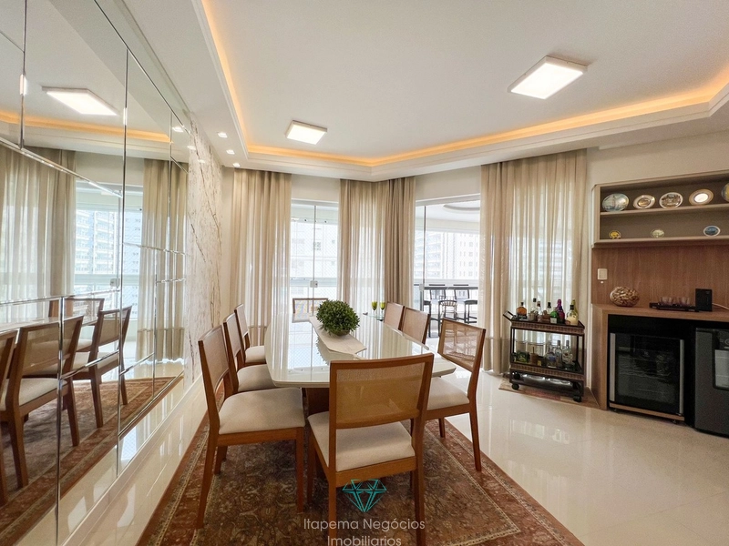 Apartamento com 3 suítes 2 vagas - Quadra mar, mobiliado e decorado.: 5ª foto da galeria de imagens do imóvel