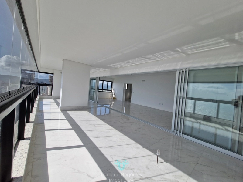 Luxo e Conforto Frente à Avenida Nereu Ramos em Itapema, SC: 17ª foto da galeria de imagens do imóvel