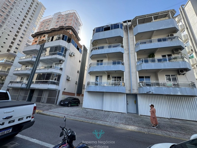 Apartamento com 3 dormitórios, 1 suíte. Meia Praia: 2ª foto da galeria de imagens do imóvel