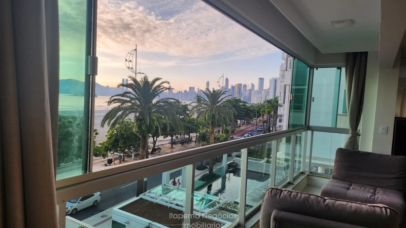 FRENTE MAR BALNEÁRIO CAMBORIÚ, VAGA TÉRREA PRIVATIVA PARA CAMIONETE.: 1ª foto da galeria de imagens do imóvel