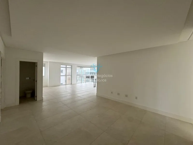 BELÍSSIMO APARTAMENTO A 60 METROS DO MAR.: 29ª foto da galeria de imagens do imóvel