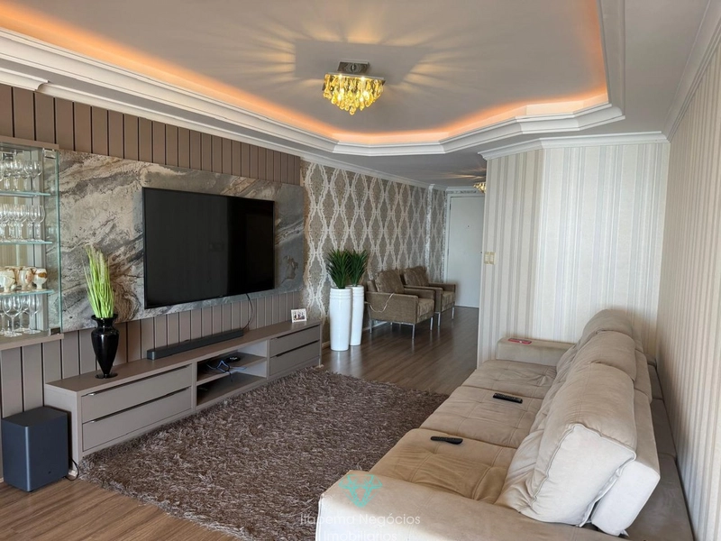 Apartamento em ótima localização com 4 quartos, Mobiliado - Quadra mar: 2ª foto da galeria de imagens do imóvel