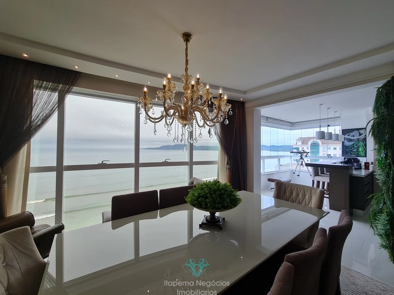 Apartamento 4 Dormitórios Sendo 4 Suítes - Frente para o mar.: 1ª foto da galeria de imagens do imóvel