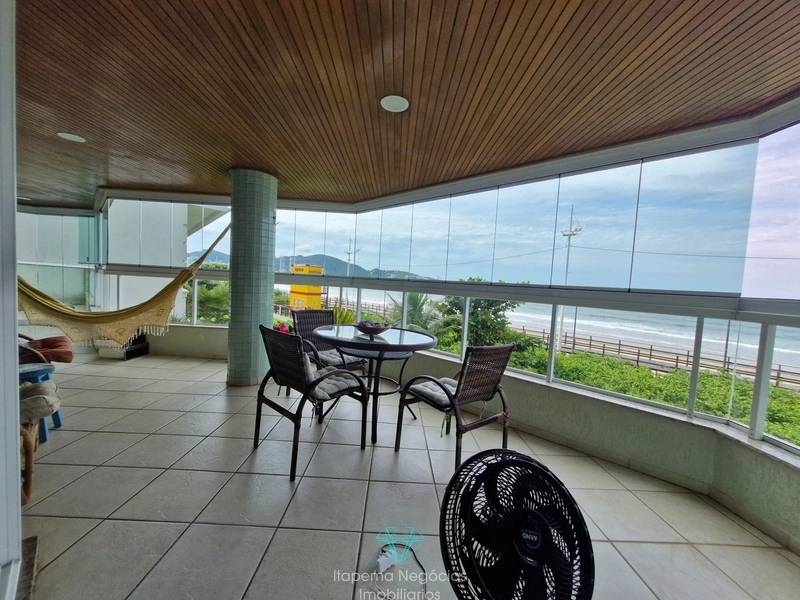 Apartamento Frente Mar em Itapema: 1ª foto da galeria de imagens do imóvel