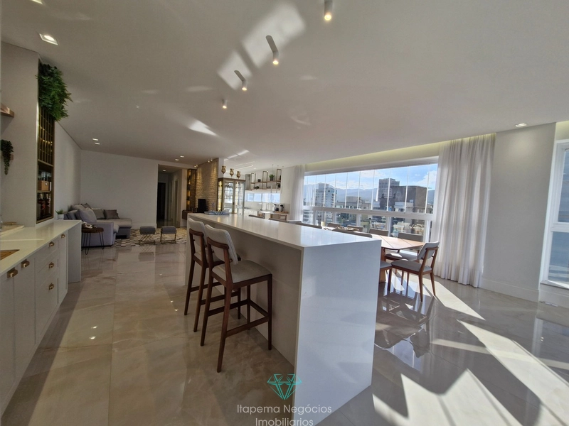 4 suítes 3 vagas - Mobiliado e decorado com vista mar.: 7ª foto da galeria de imagens do imóvel