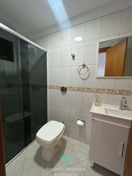 Esquina c/ Avenida Nereu Ramos, apenas 100 metros do mar.: 7ª foto da galeria de imagens do imóvel
