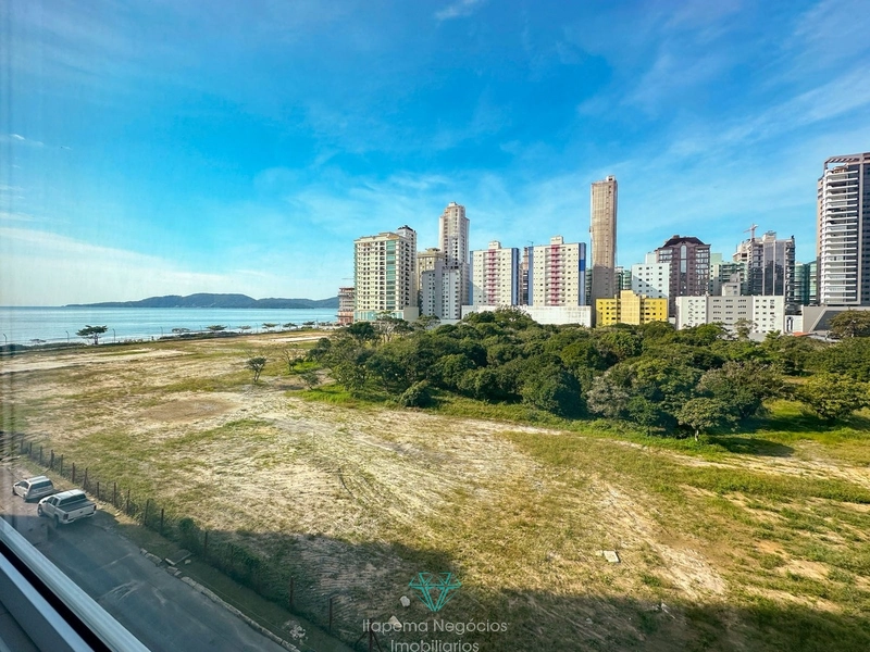 Poucos metros da praia, 4 suítes 3 vagas.: 3ª foto da galeria de imagens do imóvel