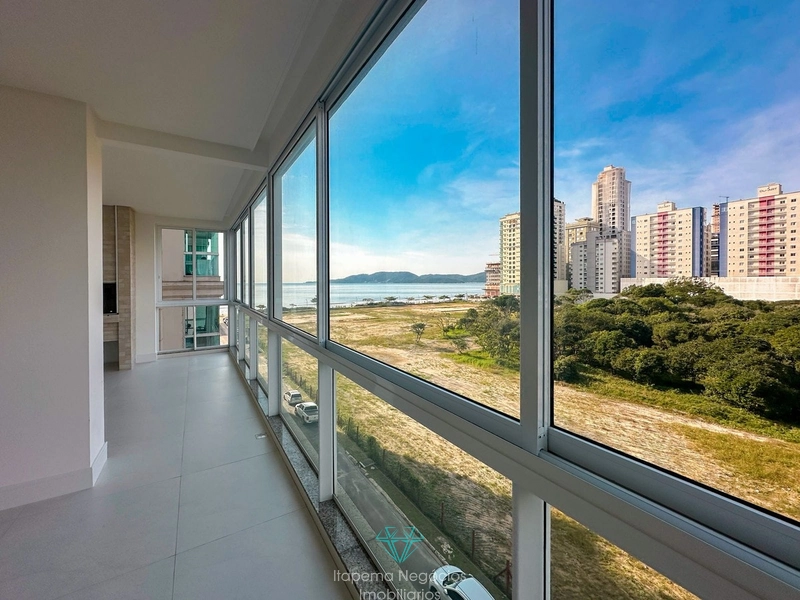 Poucos metros da praia, 4 suítes 3 vagas.: 1ª foto da galeria de imagens do imóvel