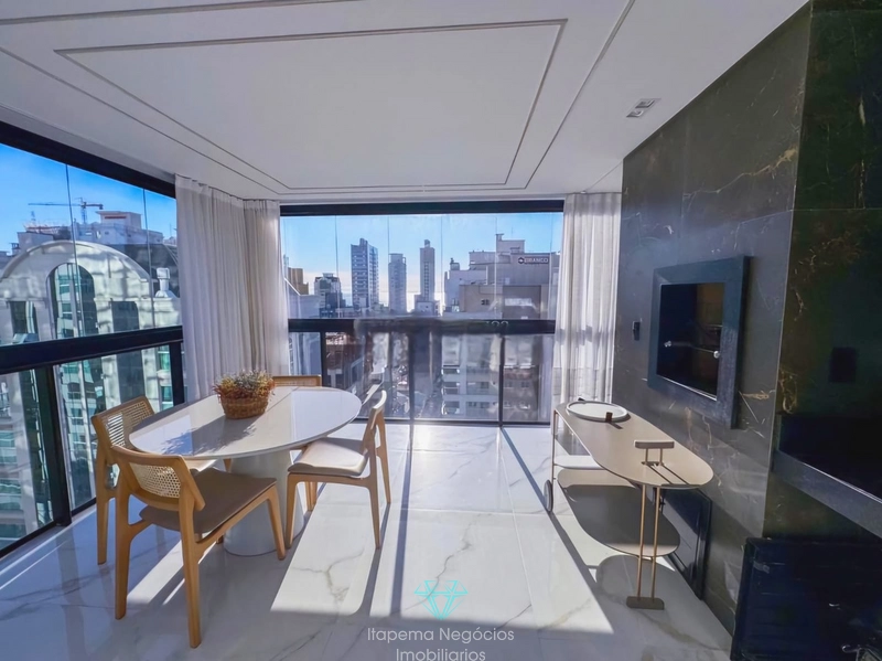 APARTAMENTO FINAMENTE MOBILIADO COM 4 SUITES - ITAPEMA, MEIA PRAIA!: 7ª foto da galeria de imagens do imóvel