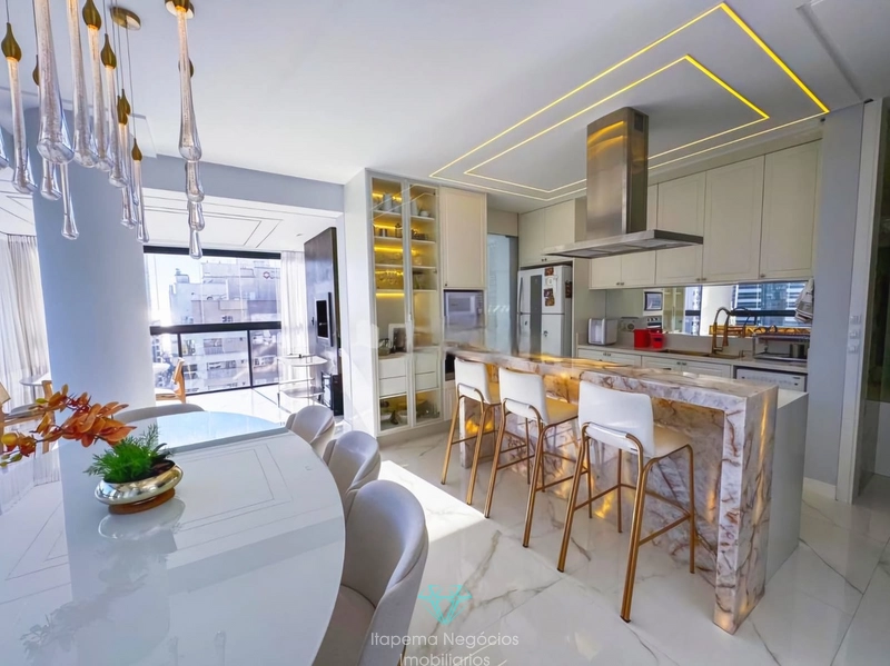 APARTAMENTO FINAMENTE MOBILIADO COM 4 SUITES - ITAPEMA, MEIA PRAIA!: 10ª foto da galeria de imagens do imóvel