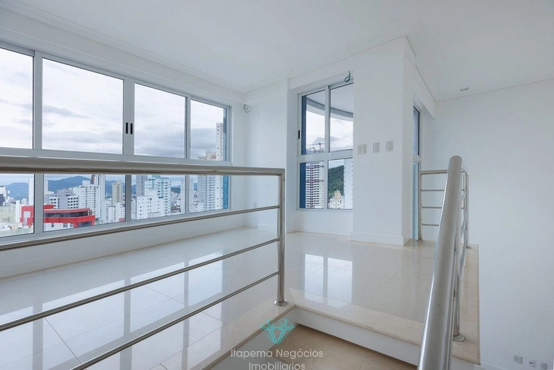 Viva o luxo que esse Duplex tem a oferecer.: 5ª foto da galeria de imagens do imóvel
