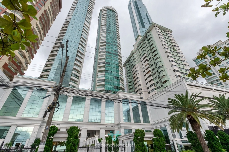 Balneário Camboriú, Avenida Brasil, à beira Mar- 4 suítes.: 1ª foto da galeria de imagens do imóvel