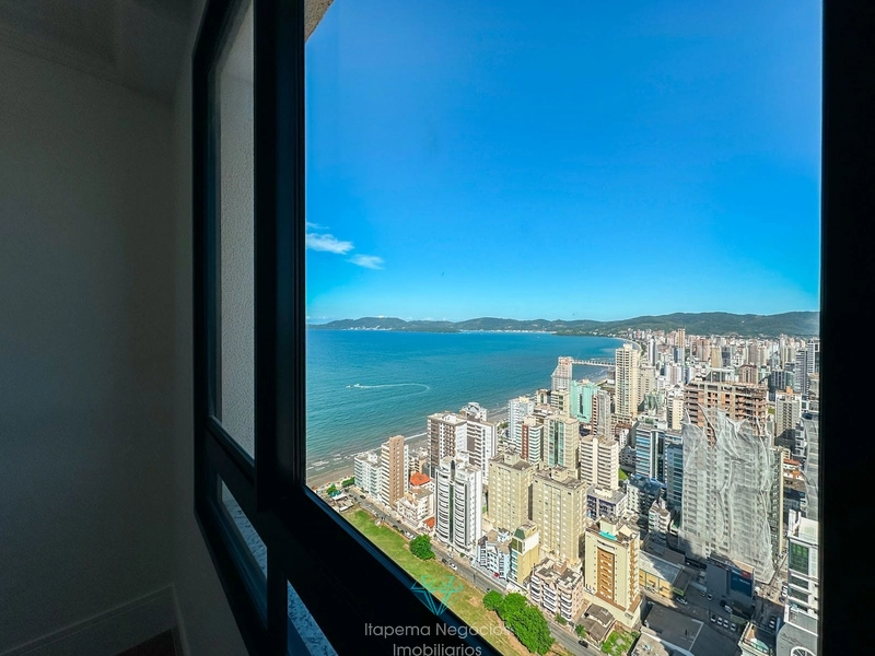 5 Dormitórios Sendo 5 Suítes Meia Praia - Itapema / SC: 17ª foto da galeria de imagens do imóvel