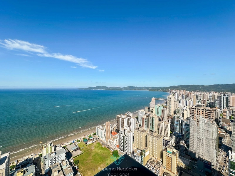 5 Dormitórios Sendo 5 Suítes Meia Praia - Itapema / SC: 7ª foto da galeria de imagens do imóvel