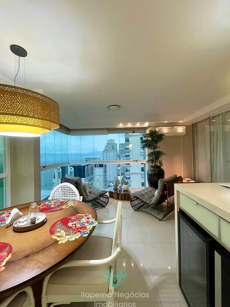 Apartamento com 04 Suítes Finamente Mobiliado, com vista mar: 2ª foto da galeria de imagens do imóvel