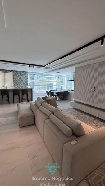 Apartamento com 4 suítes, 153 m²- Meia Praia - Itapema/SC: 1ª foto da galeria de imagens do imóvel