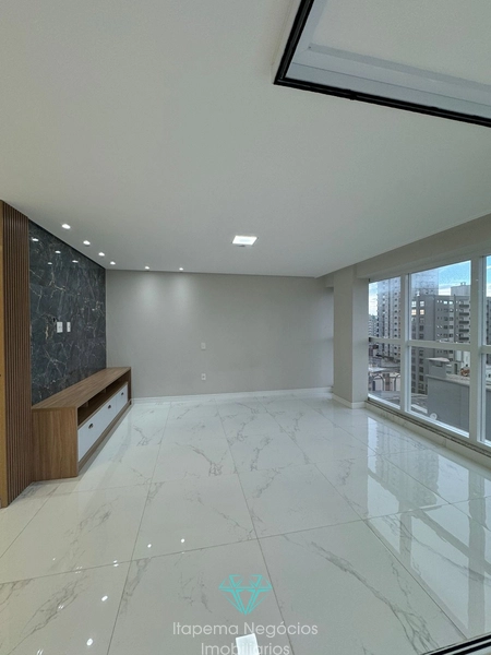 Apartamento com 3 suites 2 vagas de garagem , Meia Praia/Itapema: 3ª foto da galeria de imagens do imóvel