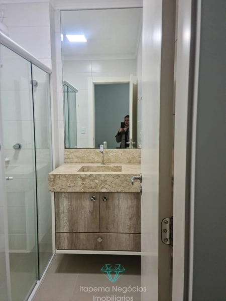Apartamento com 3 suítes e 2 vagas na Meia Praia: 19ª foto da galeria de imagens do imóvel