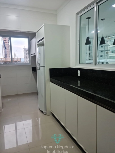 Apartamento com 3 suítes e 2 vagas na Meia Praia: 4ª foto da galeria de imagens do imóvel
