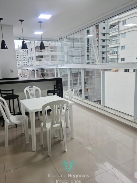 Apartamento com 3 suítes e 2 vagas na Meia Praia: 10ª foto da galeria de imagens do imóvel