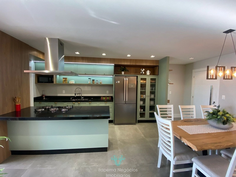 Apartamento frente avenida em Meia Praia, Itapema - SC: 3ª foto da galeria de imagens do imóvel