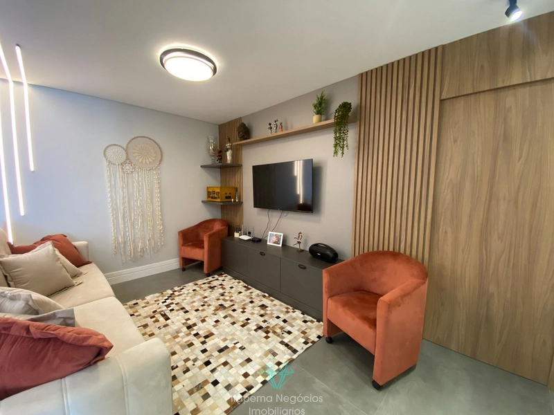 Apartamento frente avenida em Meia Praia, Itapema - SC: 2ª foto da galeria de imagens do imóvel