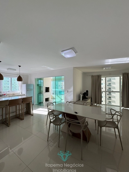 Apartamento 3 suítes, 2 vagas - Meia Praia: 3ª foto da galeria de imagens do imóvel