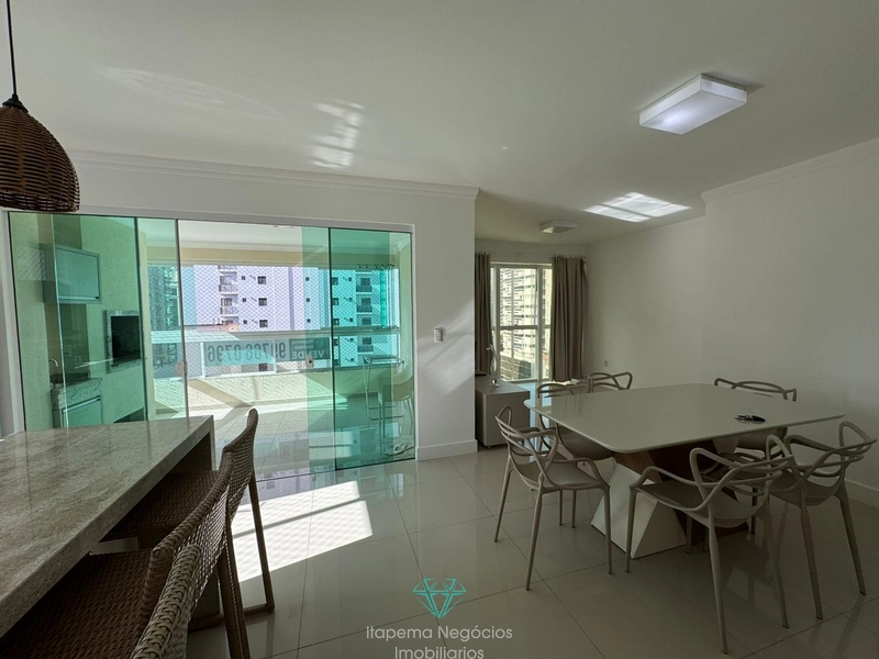 Apartamento 3 suítes, 2 vagas - Meia Praia: 2ª foto da galeria de imagens do imóvel