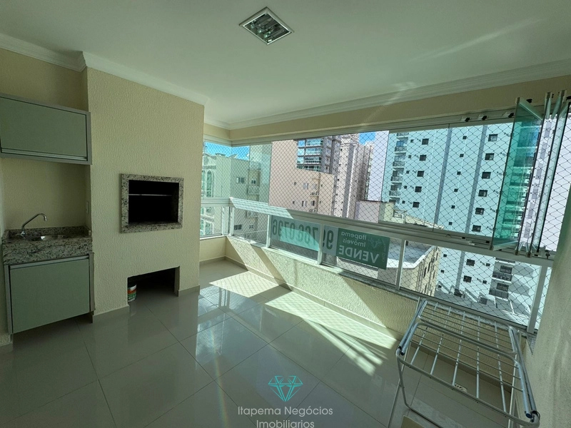Apartamento 3 suítes, 2 vagas - Meia Praia: 1ª foto da galeria de imagens do imóvel