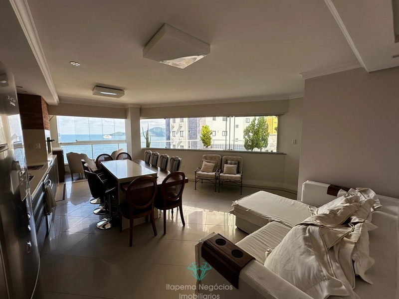Apartamento 4 dormitórios, Quadra Mar: 3ª foto da galeria de imagens do imóvel