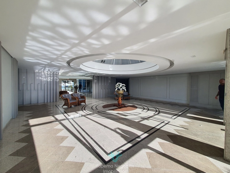 Apartamento mobiliado e equipado, frente ao mar, com 141m² e 2 vagas: 2ª foto da galeria de imagens do imóvel