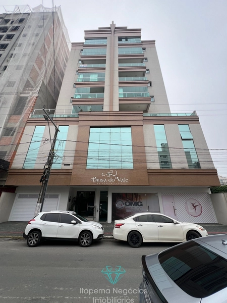 2 Dormitórios (1 Suítes) - Ótima localização, Meia Praia- Itapema: 1ª foto da galeria de imagens do imóvel
