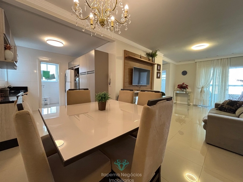 Apartamento mobiliado, 2 dormitórios, 2 vagas, sacada c/ churrasqueira: 1ª foto da galeria de imagens do imóvel