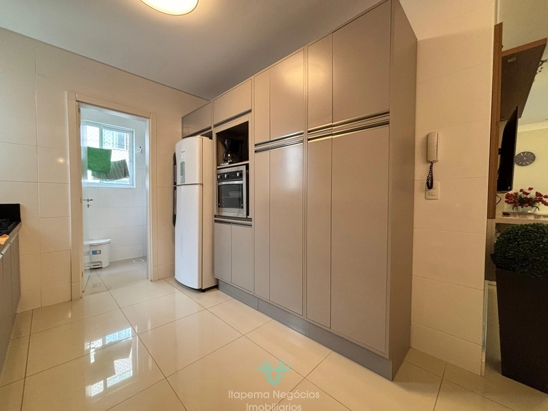 Apartamento mobiliado, 2 dormitórios, 2 vagas, sacada c/ churrasqueira: 6ª foto da galeria de imagens do imóvel